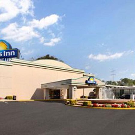 Days Inn By Wyndham Washington Dc/Gateway Экстерьер фото