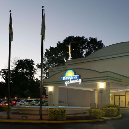 Days Inn By Wyndham Washington Dc/Gateway Экстерьер фото
