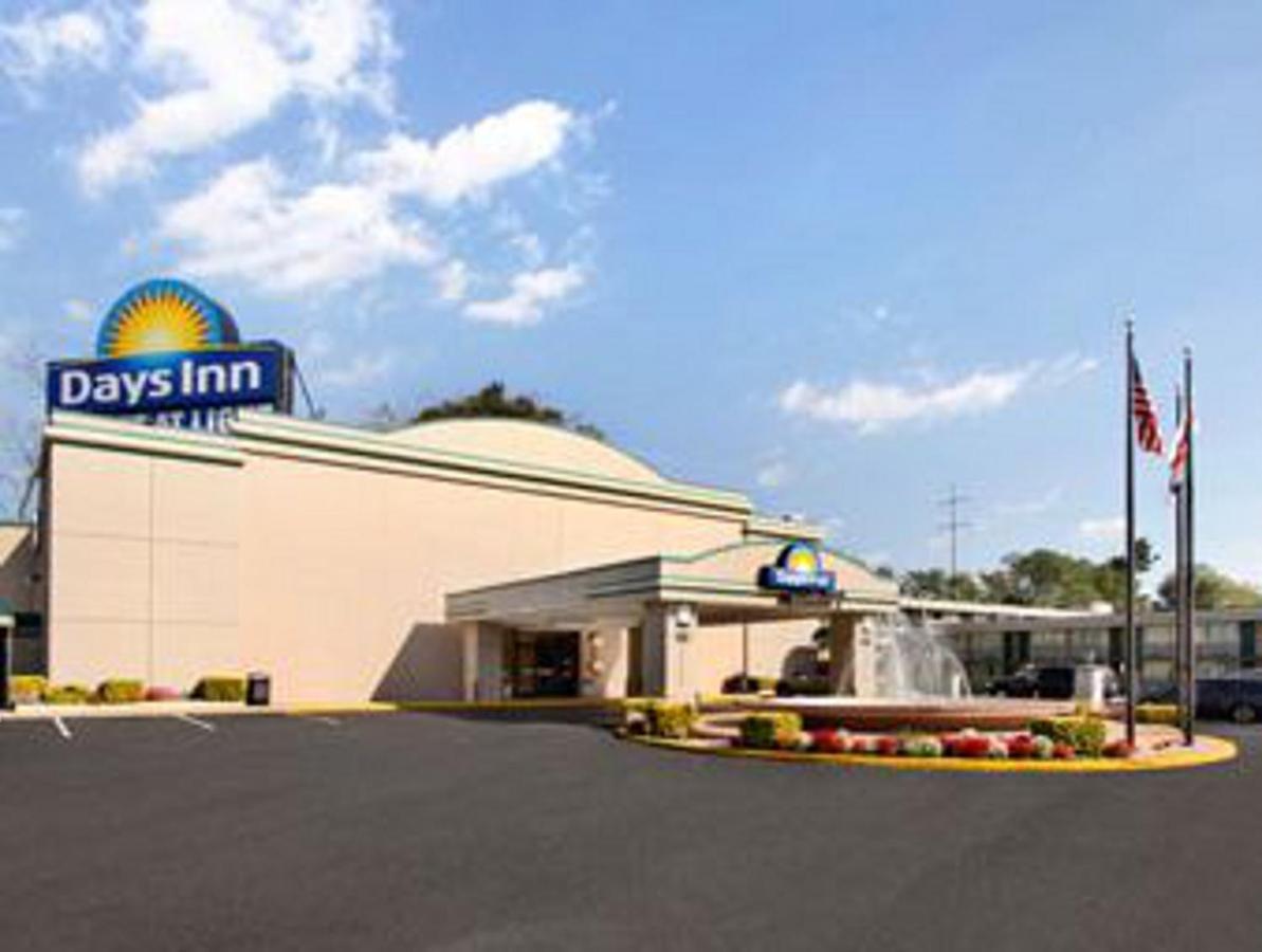 Days Inn By Wyndham Washington Dc/Gateway Экстерьер фото