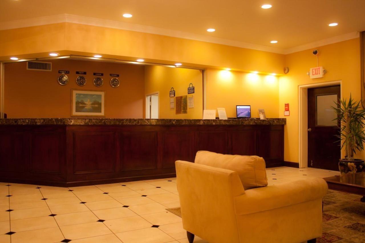 Days Inn By Wyndham Washington Dc/Gateway Экстерьер фото