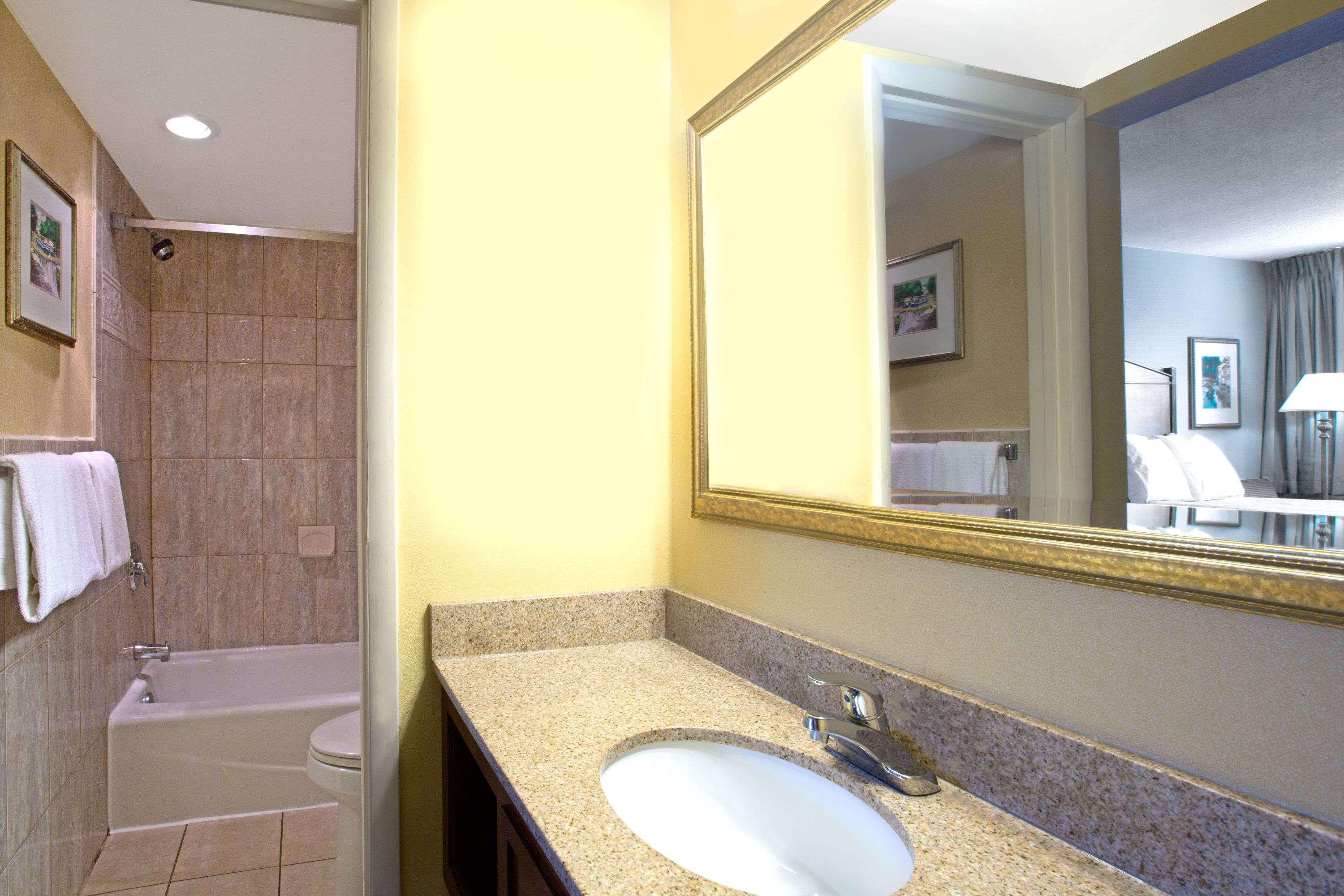 Days Inn By Wyndham Washington Dc/Gateway Экстерьер фото