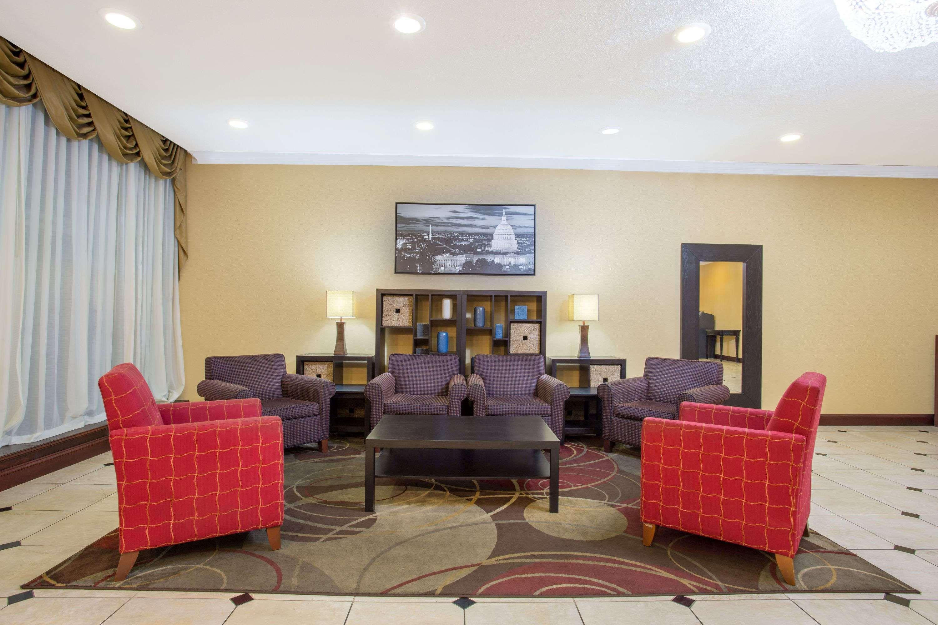 Days Inn By Wyndham Washington Dc/Gateway Экстерьер фото