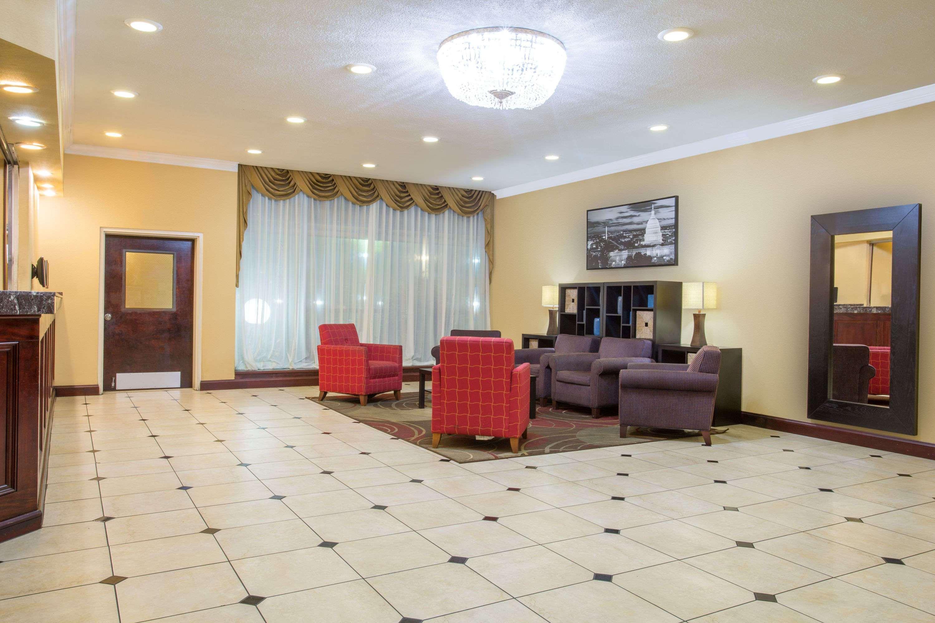 Days Inn By Wyndham Washington Dc/Gateway Экстерьер фото