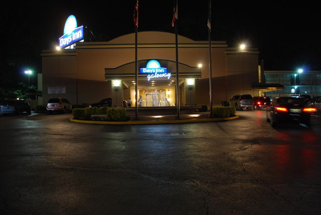 Days Inn By Wyndham Washington Dc/Gateway Экстерьер фото
